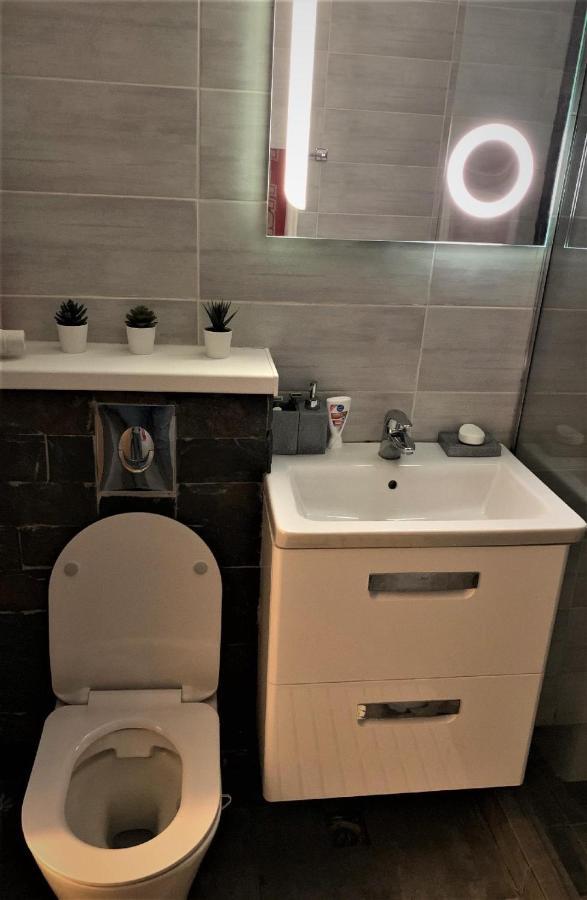 Huge 3 Room Apartament In City Center! Boekarest Buitenkant foto