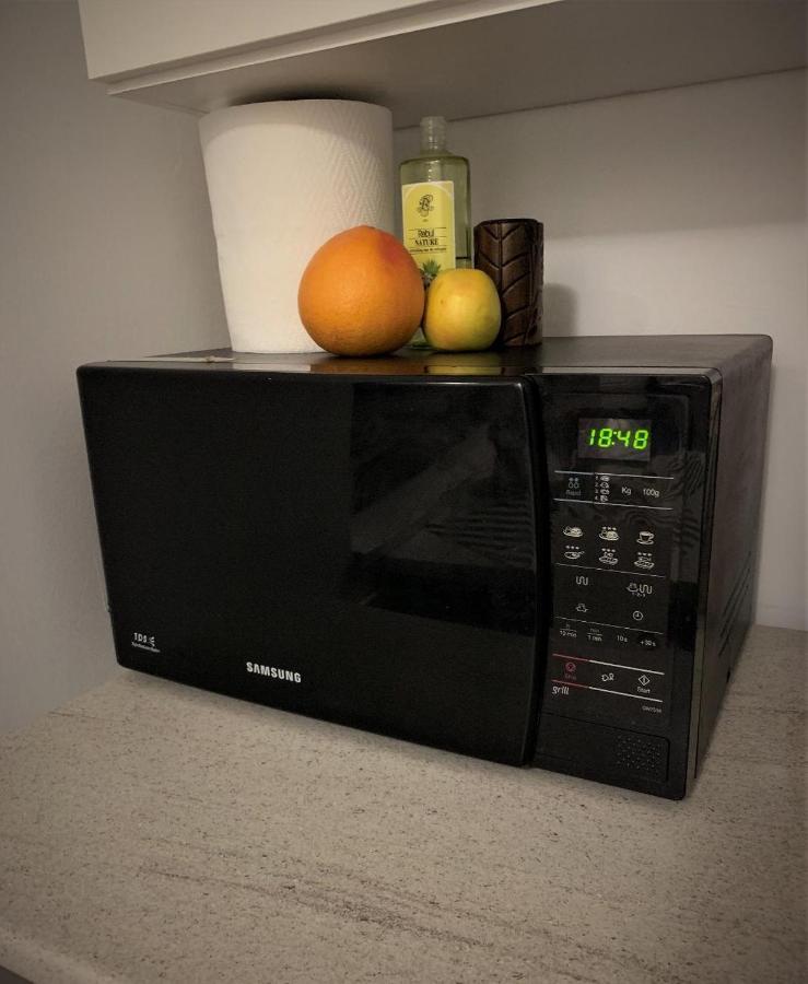 Huge 3 Room Apartament In City Center! Boekarest Buitenkant foto
