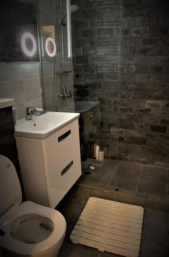 Huge 3 Room Apartament In City Center! Boekarest Buitenkant foto