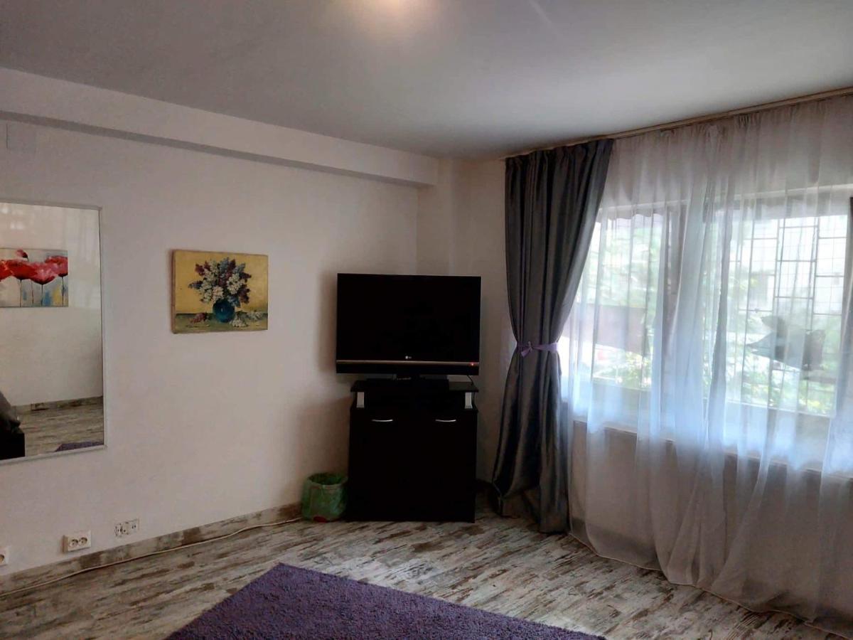 Huge 3 Room Apartament In City Center! Boekarest Buitenkant foto