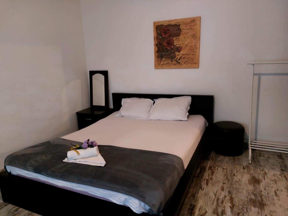 Huge 3 Room Apartament In City Center! Boekarest Buitenkant foto