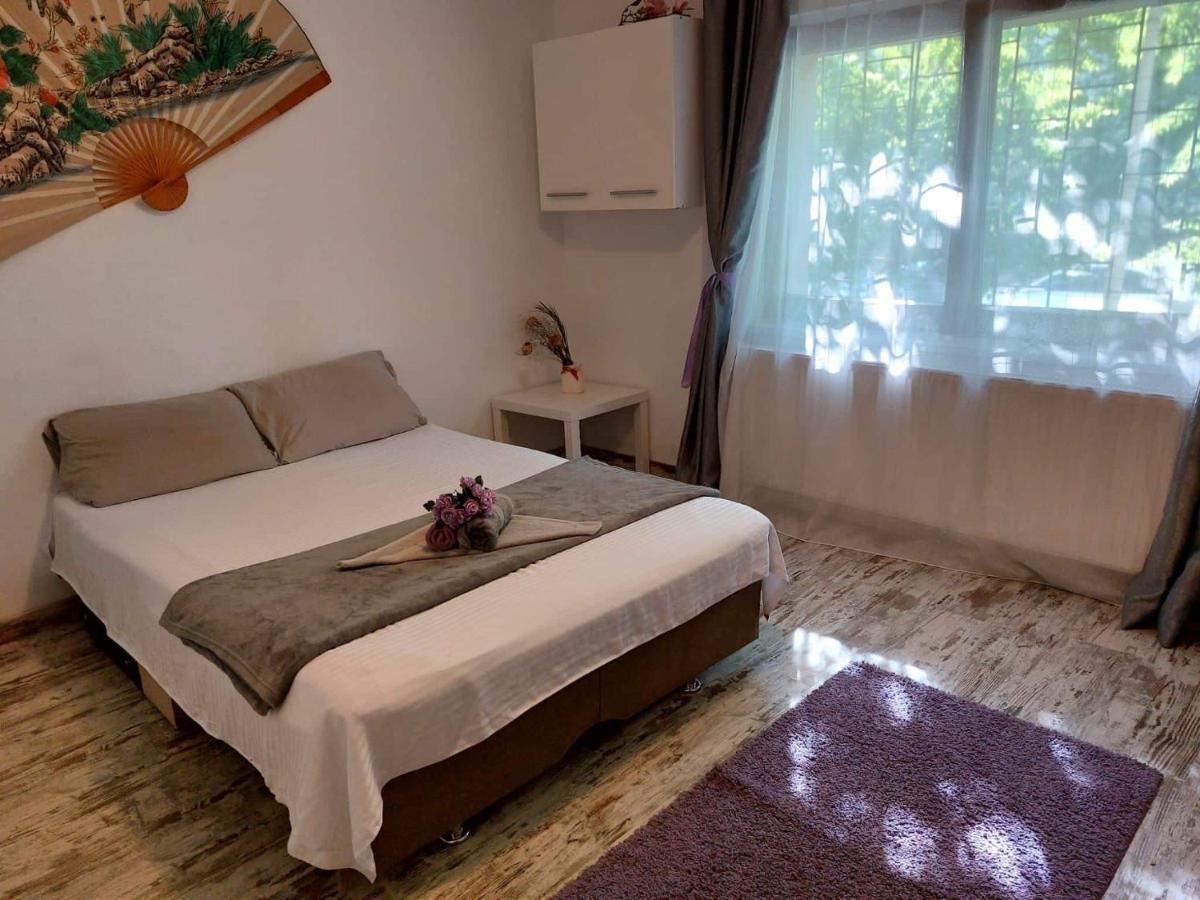 Huge 3 Room Apartament In City Center! Boekarest Buitenkant foto